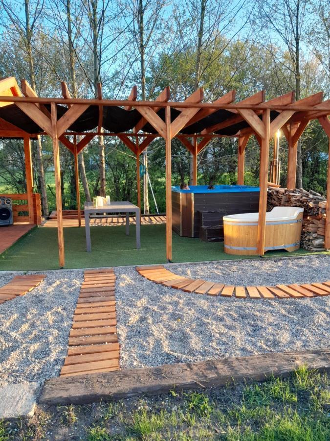 Pensjonat Agroturystyczny Pod Modrzewiem Bed and Breakfast Florczaki Buitenkant foto